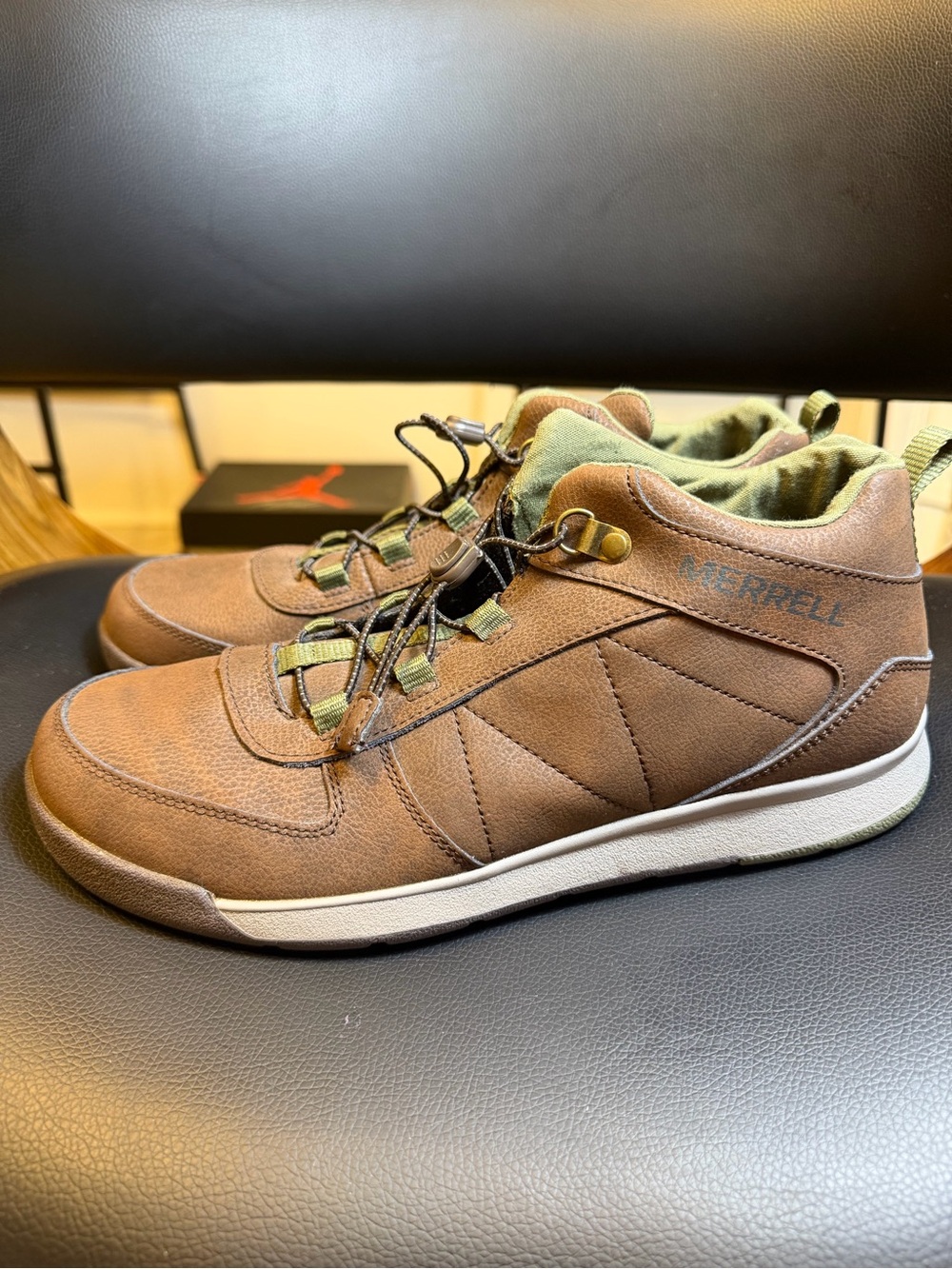 Merrell Burnt Rock Boys Big Kid Size 7M Hiking Boots brown / green EUC